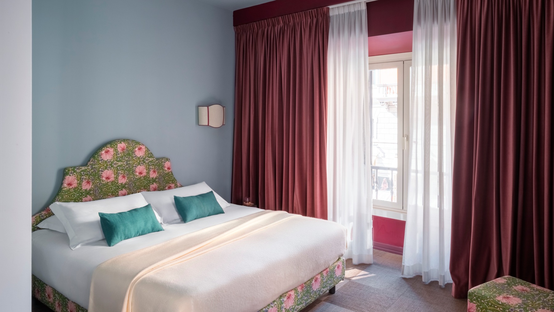 Boutique hotel room in Rome with blue walls, double bed and burgundy curtains – The 4 Rooms, BZAR hotels in Rome
