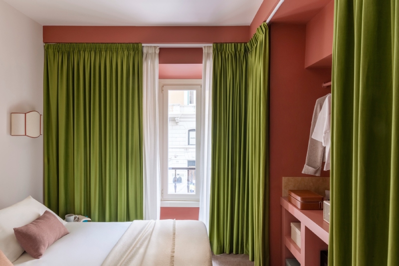 Superior room with open wardrobe and contemporary design – The 4 Rooms, BZAR hotels in Rome
